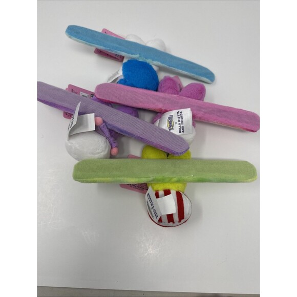 Peeps X Hello Kitty & Friends Wrist Huggers Easter Plush Slap Bracelet Set 4 NWT - Picture 8 of 10